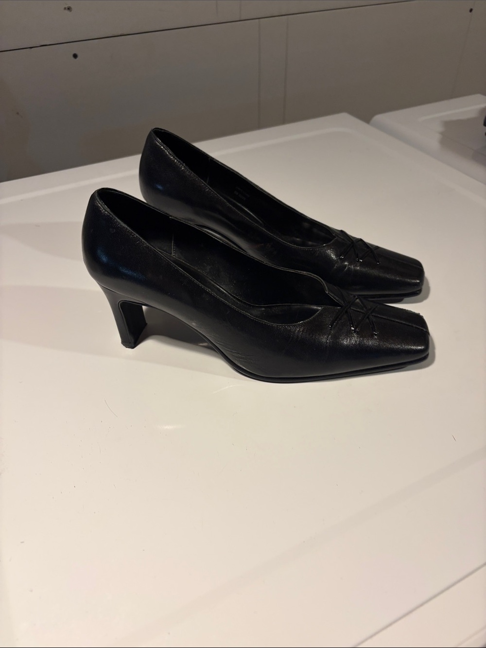 Women's Black Leather Mid Heel Pumps